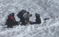 游客滑雪掉进暗坑窒息身亡 当地人表示出事地严禁进入却是网红打卡点！